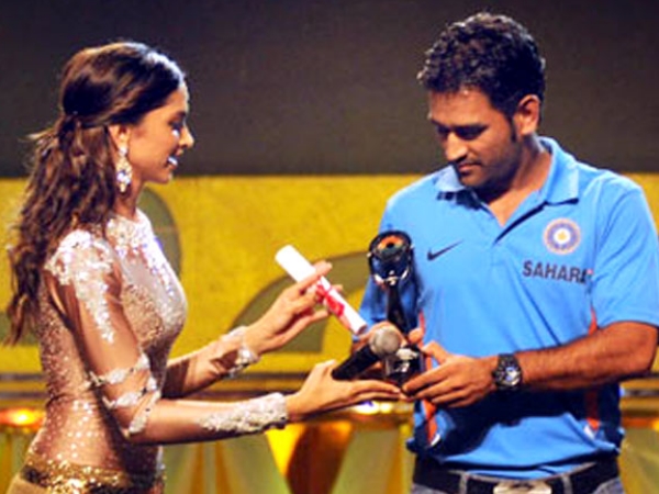 धोनी-दीपिका के रोमांस की चर्चा सुर्खियों में रही