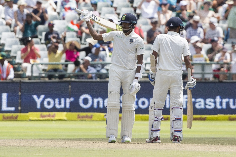 VIDEO : जब हार्दिक पांड्या ने भुवनेश्वर कुमार से पूछा, इसको दूं क्या