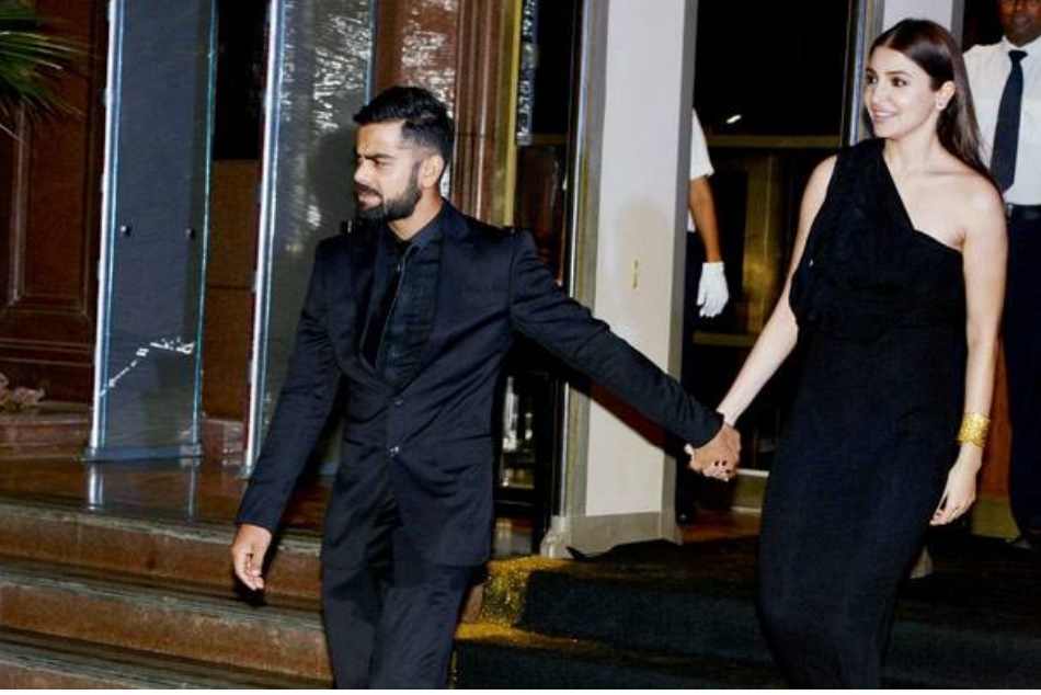 अक्षय कुमार के साथ कर लंच करते विराट-अनुष्का की फोटो वायरल