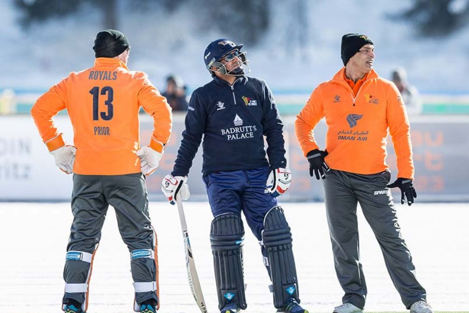 बर्फ में धुआंधार पारी खेलने के बाद बोले वीरू, 'इन हाथों ने हथियार छोड़े हैं, चलाना नहीं भूले'