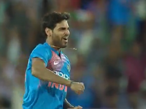 ये कारनामा करने वाले पहले भारतीय गेंदबाज बने भुवी