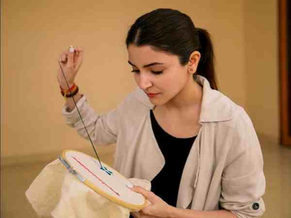 विराट के शतक बनाते ही अनुष्‍का ने ऐसे मनाई थी खुशी 