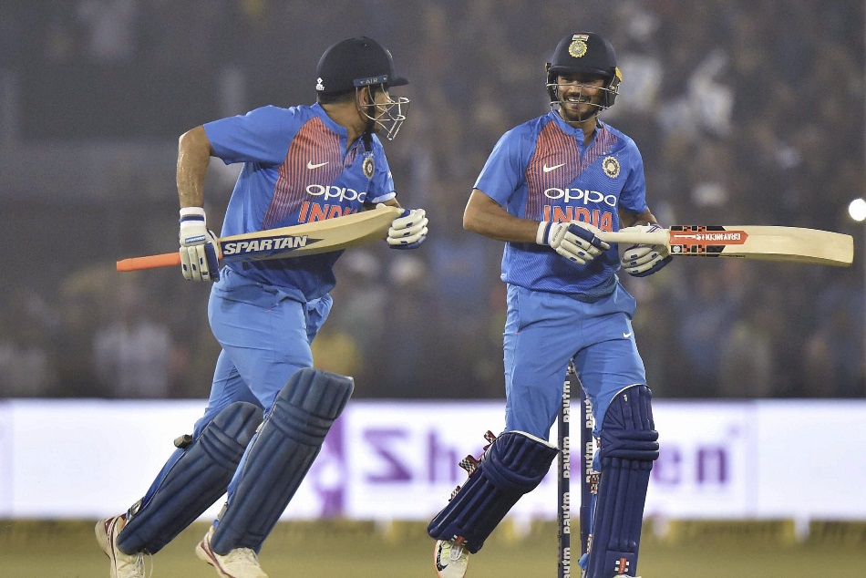 Video: मनीष पांडे को गंदी गाली देते एमएस धोनी का वीडियो वायरल