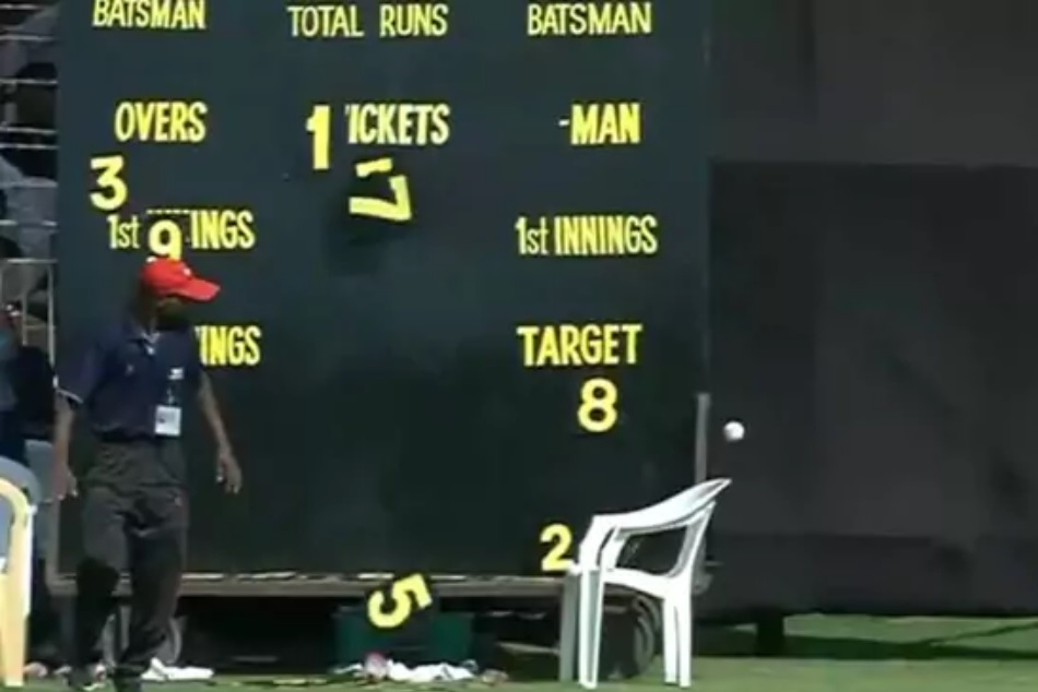 Video: भारतीय महिला क्रिकेटर ने मारा ऐसा छक्का की बिखर गया स्कोरबोर्ड