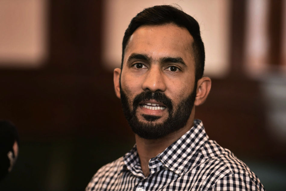 धोनी जिस यूनिवर्सिटी के टॉपर हैं मैं वहां का एक स्टूडेंट हूं: दिनेश कार्तिक