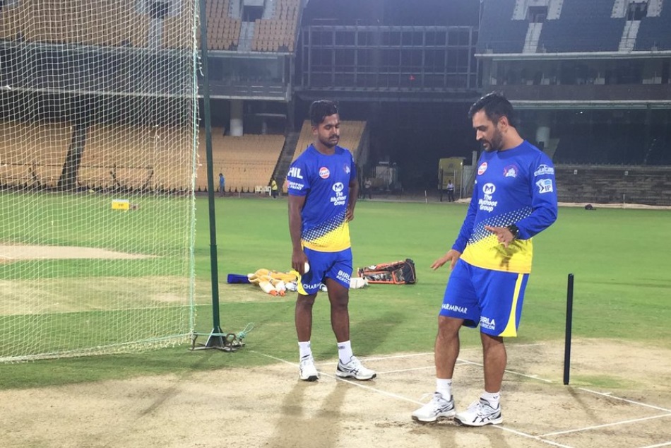 VIDEO: जलवा बिखेरने को तैयार माही, जूनियर्स को भी दे रहे हैं टिप्स