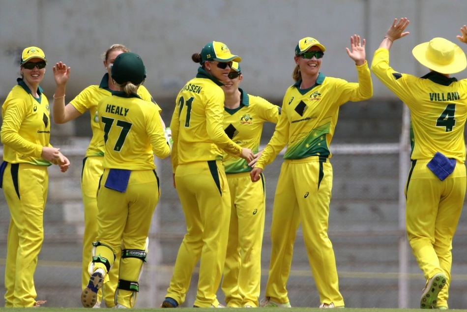 विवादों में घिरी पुरुष टीम, लेकिन महिला टीम ने वर्ल्ड रिकॉर्ड बनाकर जीती त्रिकोणीय सीरीज