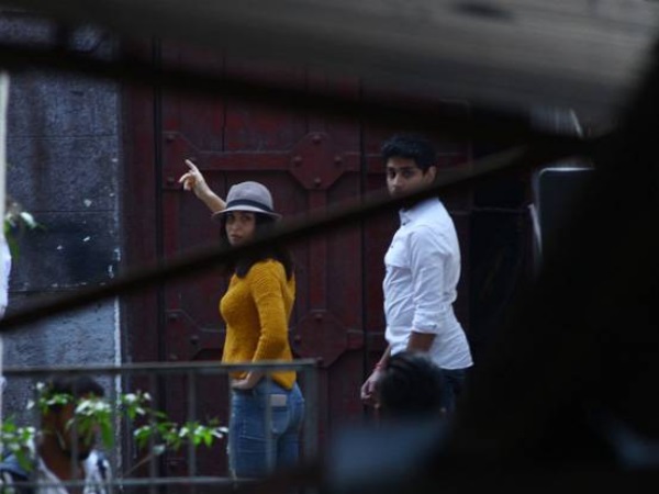 रिलेशनशिप की पुष्टि नहीं!