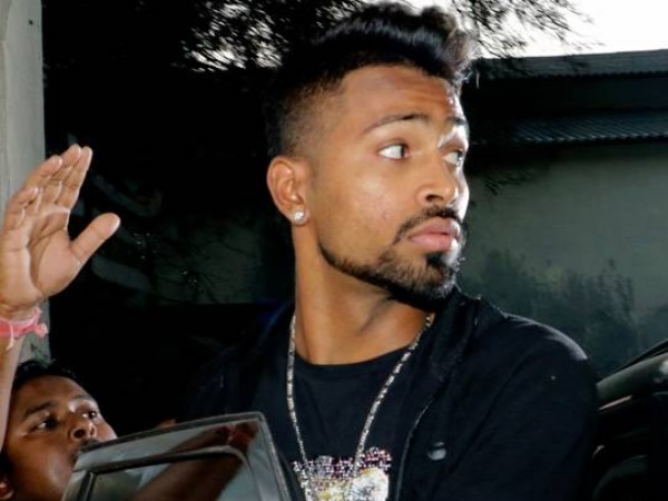 एली ने छुपा लिया था मुंह