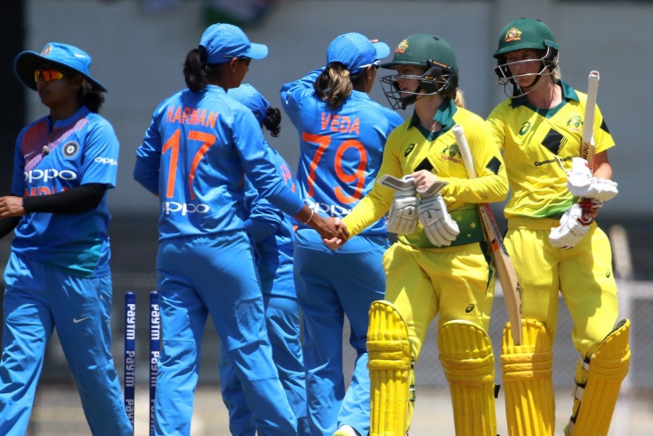 त्रिकोणीय सीरीजः बेकार गई मंधाना की पारी, ऑस्ट्रेलिया ने भारत को फिर हराया