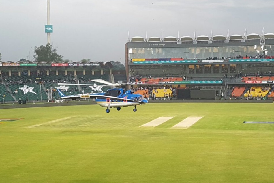 PSL: पिच सुखाने के लिए बुलाया गया आर्मी का हेलीकॉप्टर, तब जाकर हो पाया मैच