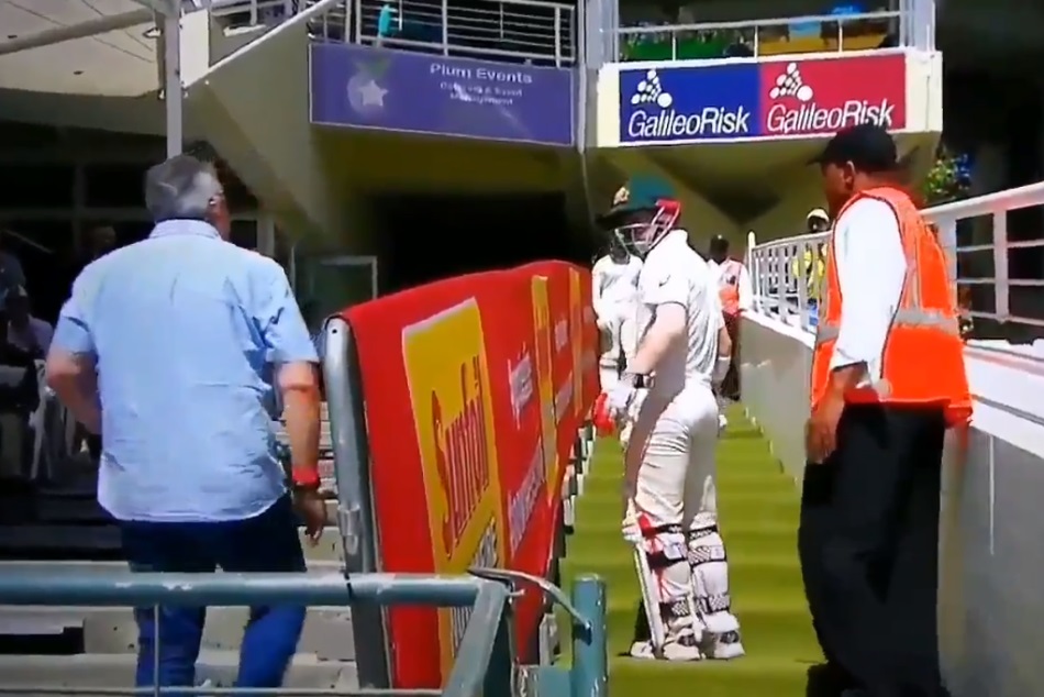 Video: क्लीन बोल्ड होने के बाद भड़के डेविड वार्नर, गाली-गलौच तक पहुंचा मामला