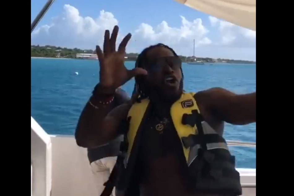 IPL 2018: पंजाबी गाना सुनते ही बीच समंदर में भांगड़ा करने लगे क्रिस गेल, देखें ये वीडिये