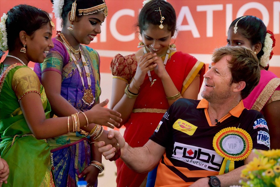 जोंटी रोड्स के सवाल का जवाब देते भावुक हुए सुरेश रैना, कही दिल की बात