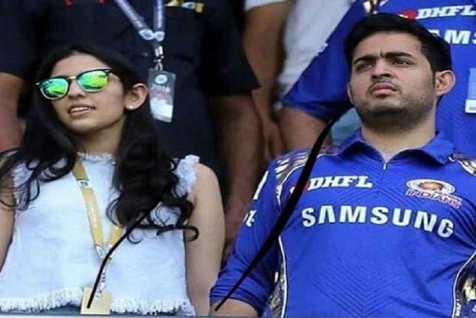 PHOTOS: आकाश अंबानी की मंगेतर मैच के दौरान स्टेडियम में रहती हैं मौजूद