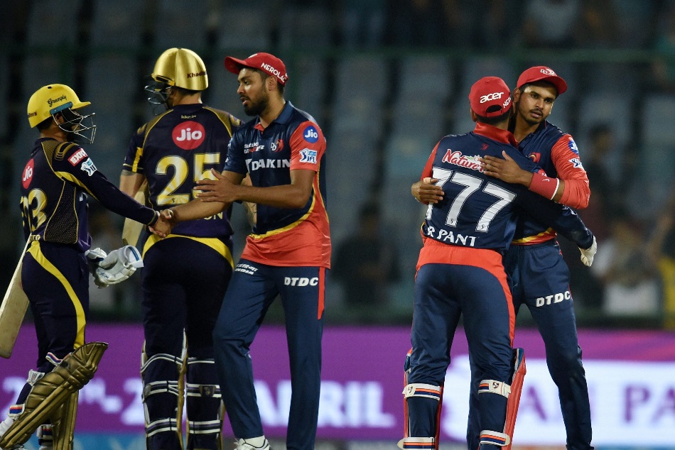 IPL 11: दिल्ली-केकेआर के इन दो गेंदबाजों को पड़ी फटकार, ये है मामला