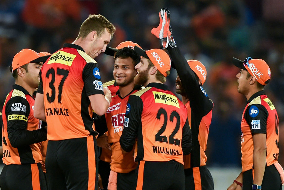 IPL 11: सनराइजर्स हैदराबाद को लगा बड़ा झटका, ये धाकड़ गेंदबाज IPL से हुआ बाहर