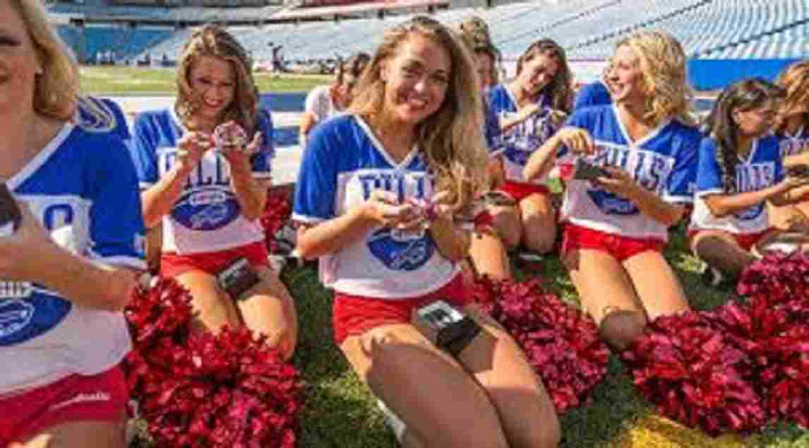 आईपीएल में चीयरलीडर्स की कमाई जानकर उड़ जाएंगे आपके होश