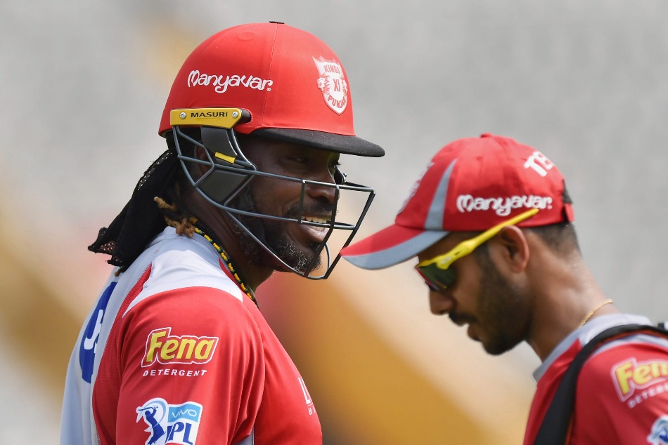 RCB कोच डेनियल विटोरी बोले, क्रिस गेल के खेलने की उम्मीद कम है