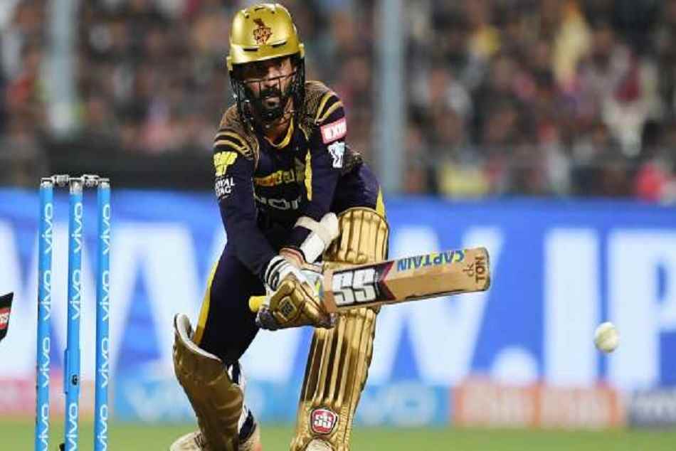 छक्का जड़कर KKR को कप्तान कार्तिक ने दिलाई जीत, फिर बने हीरो