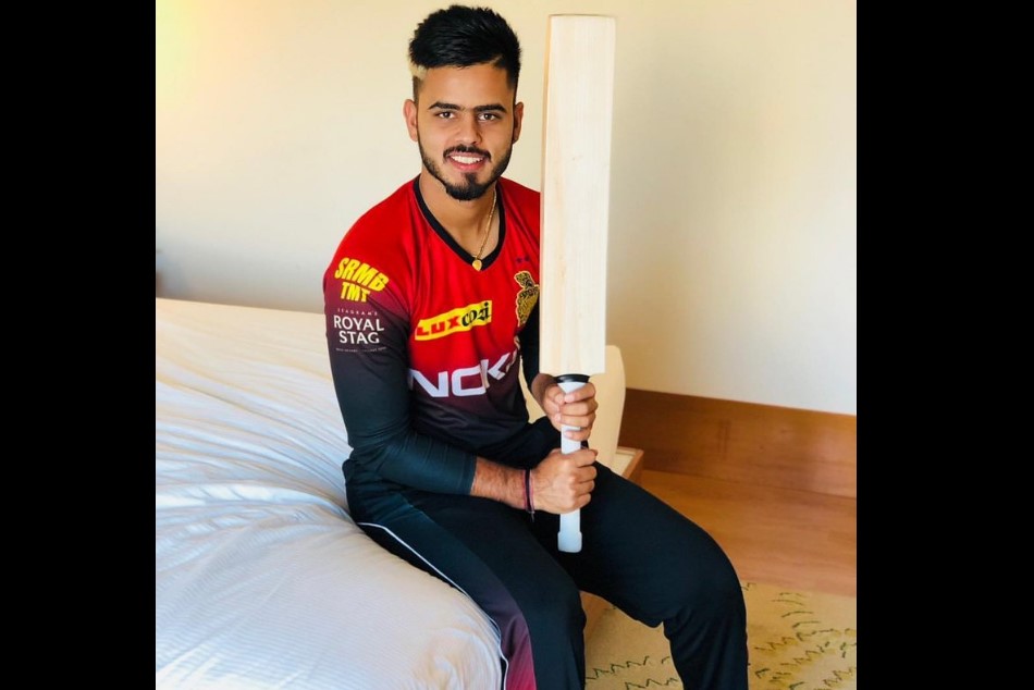 ये क्या! गाली देने वाले को ही विराट कोहली ने गिफ्ट में दे दिया बल्ला