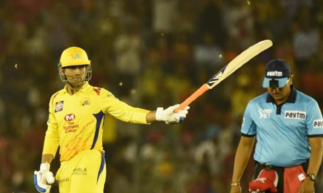 CSK VS RCB: धोनी ने छक्का मारकर जिताया मैच और बना लिए दो खास रिकॉर्ड