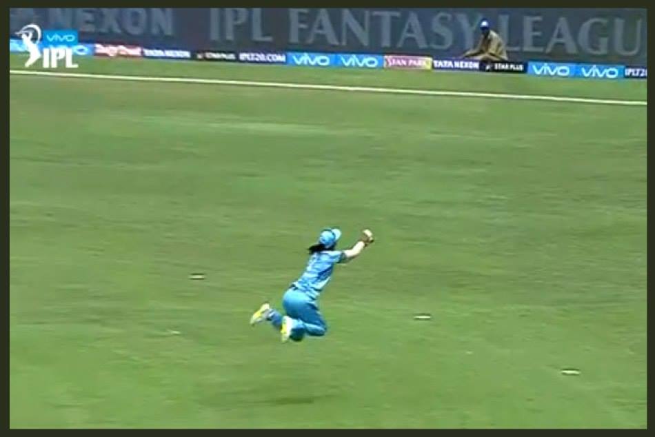 'सुपरगर्ल' हरमनप्रीत का कैच देख हर कोई हुआ स्तब्ध, VIDEO वायरल