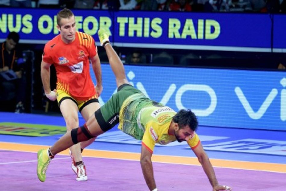 Pro Kabaddi League: सोशल मीडिया पर सबसे महंगे खिलाड़ी मोनू गोयत की हुई जमकर तारीफ