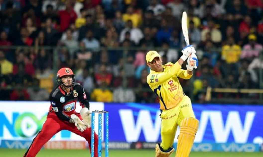 IPL 2018: सबसे ज्यादा छक्का लगाने वाली लिस्ट में टॉप पर पहुंचे धोनी, क्रिस गेल को किया पीछे