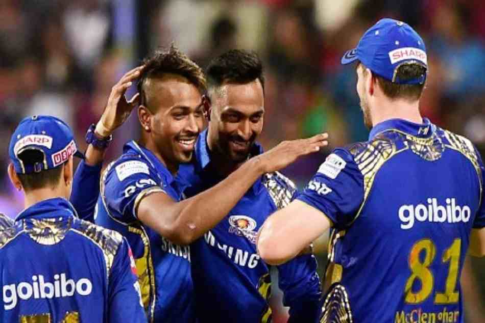 VIDEO: मैच भले ही आरसीबी जीता लेकिन हार्दिक पांड्या ने दर्शकों का दिल जीत लिया