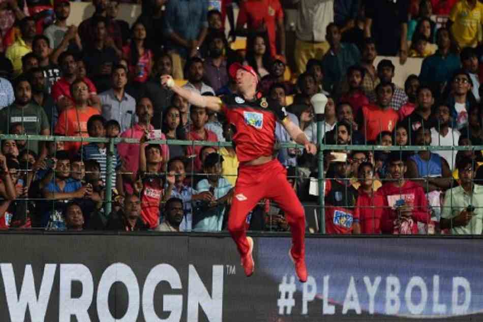 SRH VS RCB: डिविलियर्स के इस कैच ने दिलाई सुपरमैन की याद, देखें वीडियो