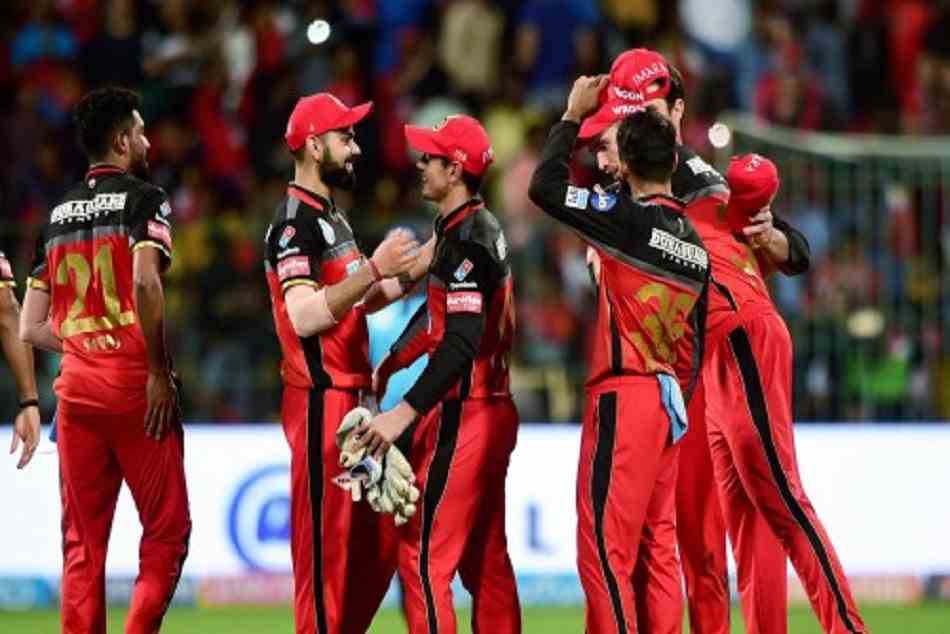 IPL 2018: हैदराबाद के खिलाफ विराट सेना की जीत पर क्रिकेट के दिग्गजों ने कुछ यूं की तारीफ