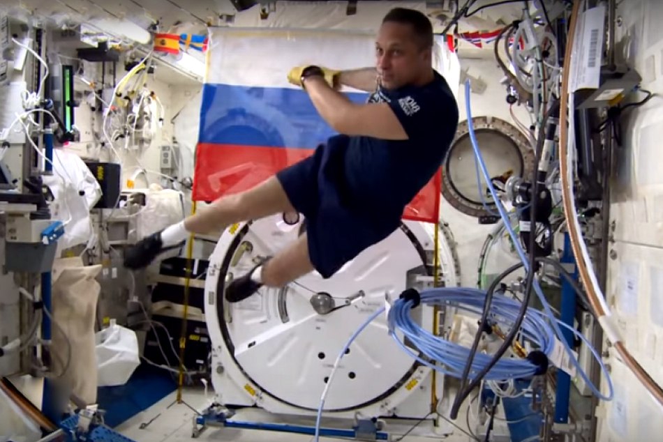 FIFA World Cup 2018: इस अंतरिक्ष यात्री ने जीरो ग्रेविटी में दिखाया अपना फुटबॉल स्किल, VIDEO वायरल