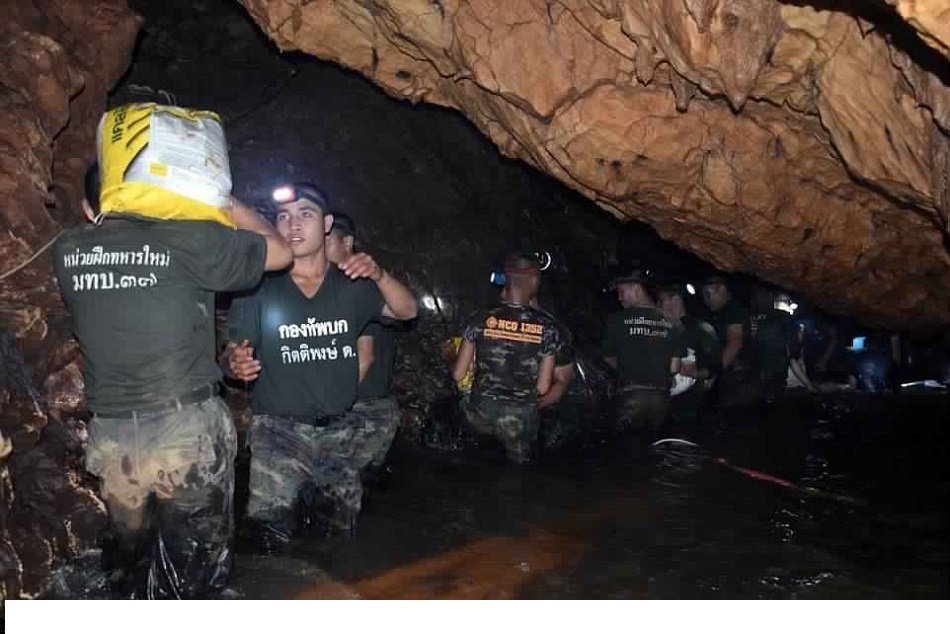 थाईलैंड: गुफा में 9 दिन से लापता फुटबॉल टीम सुरक्षित मिली