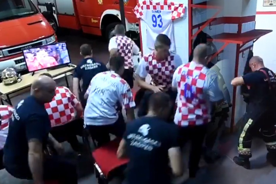 VIDEO : क्रोएशिया का मैच देख रहे थे फायर फाइटर्स, आया एक कॉल और देखिए क्या हुआ