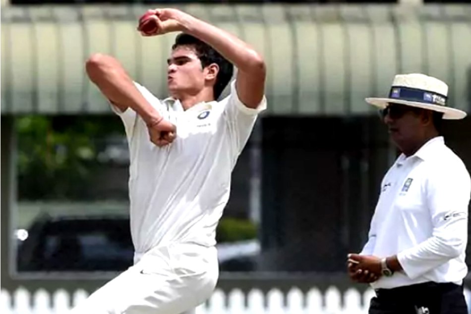 VIDEO: सचिन के बेटे अर्जुन तेंदुलकर ने झटका पहला इंटरनेशनल विकेट तो रोने लगे विनोद कांबली !