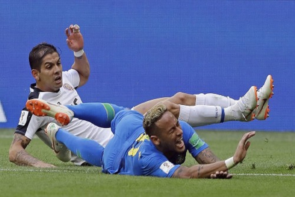 VIDEO: ...तो इस वजह से नेमार फीफा विश्वकप में मैदान पर करते थे 'नौटंकी', खुद किया खुलासा