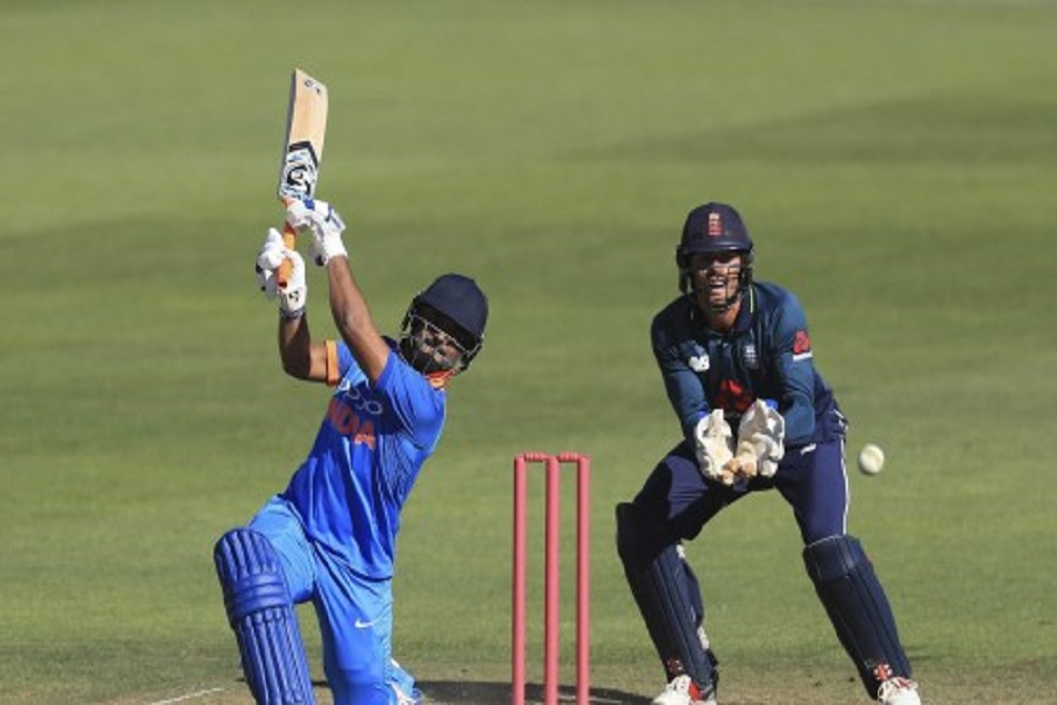 india a defeated england by 5 wickets in trie series