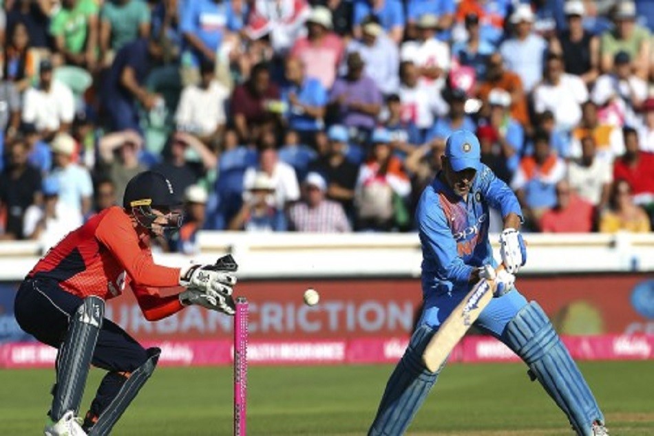 धोनी ने बनाया एक बेहद खास रिकॉर्ड, ऐसा करने वाले तीसरे भारतीय खिलाड़ी बने