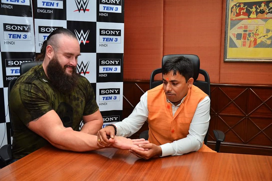 WWE सुपरस्टार ने भारतीय ज्योतिष से पढ़वाई अपने हाथों की रेखा, जाना अपना भविष्य