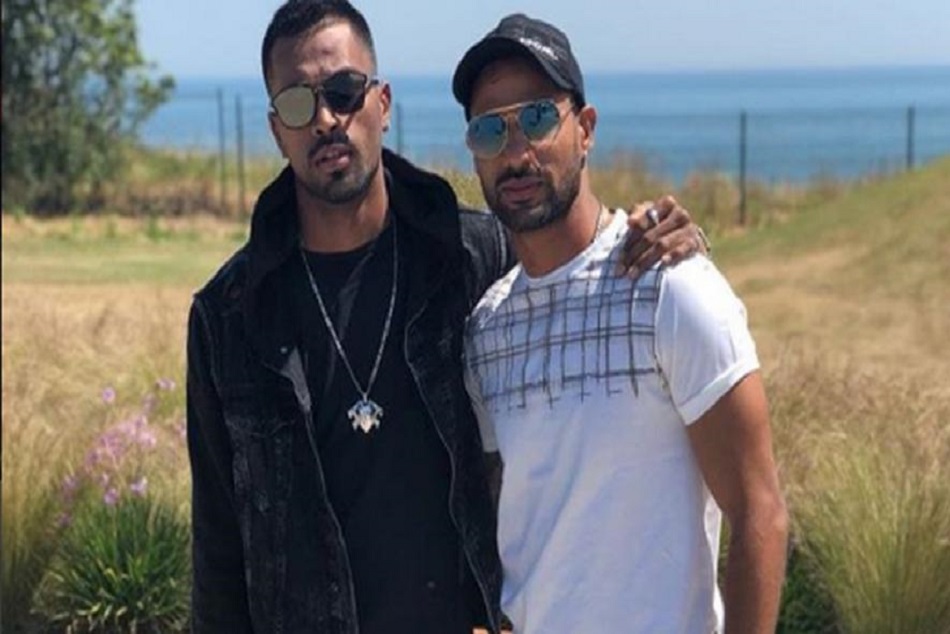 VIDEO: जब वॉशरूम में ठुमके लगाते नजर आए शिखर धवन और हार्दिक पांड्या