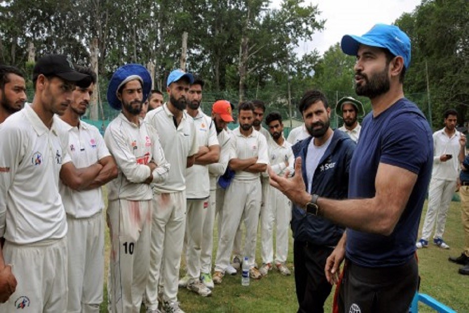 VIDEO: तेज गेंदबाज की तलाश में कश्मीर निकले इरफान पठान, बताई ये वजह