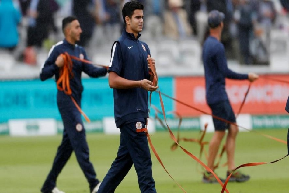 ENG vs IND: अर्जुन तेंदुलकर ने बारिश के दौरान ग्राउंड स्टाफ का बंटाया हाथ, मिली तारीफ