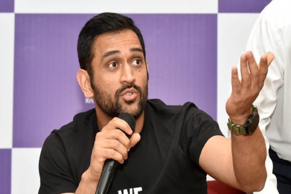 धोनी इसलिए नहीं उठाते हैं साथी खिलाड़ियों का फोन, खुद ही खोला राज