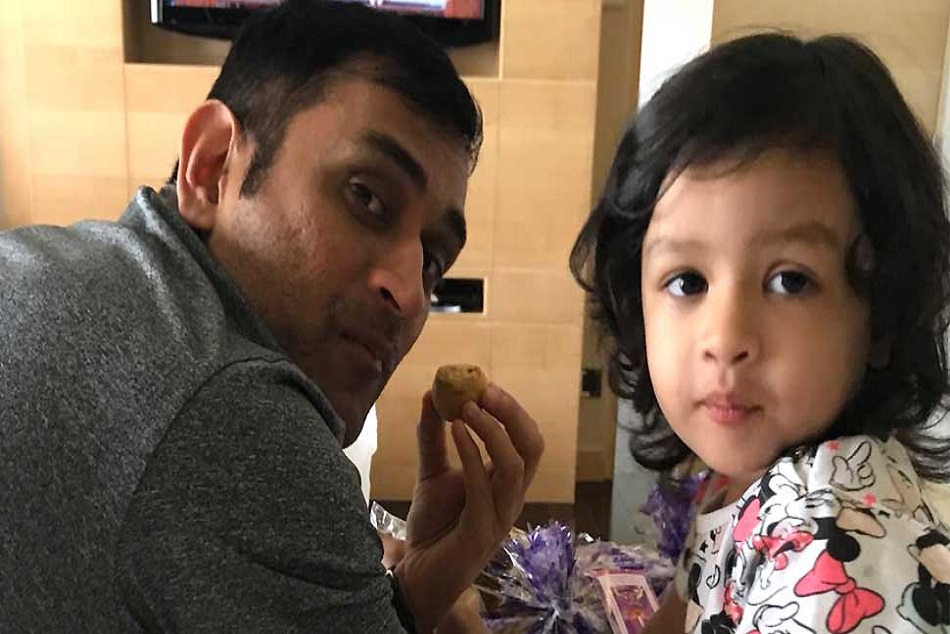 पापा अच्छे हैं या बुरे के सवाल पर धोनी की बेटी जीवा दिया ये जवाब, 17 लाख बार देखा गया VIDEO