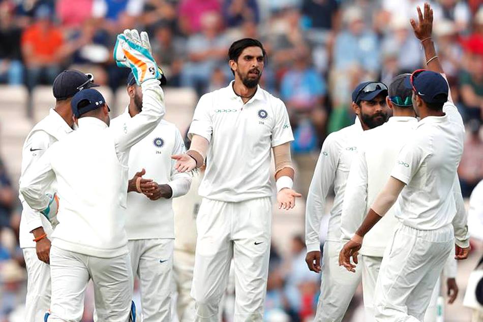 Ishnat Sharma rejoices after taking wicket 