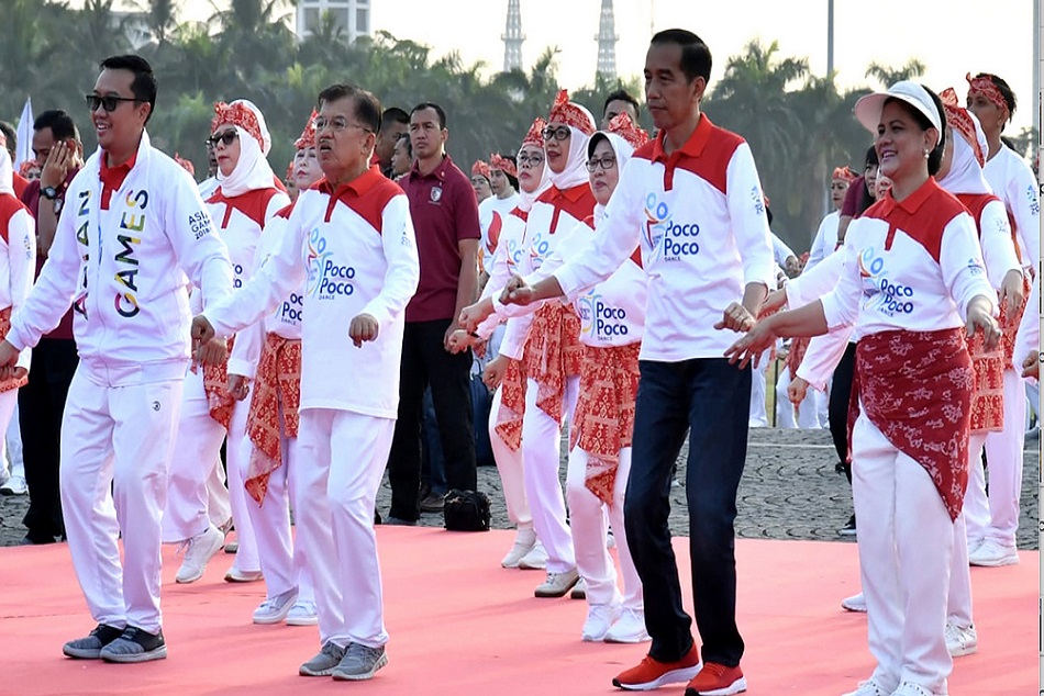 एशियन गेम्स 2018: इंडोनेशिया के राष्ट्रपति ने इस वजह से सड़क पर पत्नी संग किया डांस