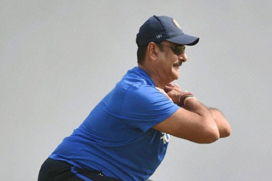 कोच रवि शास्त्री की 'तोंद' का बना मजाक, इस शख्स ने उड़ाई खिल्ली