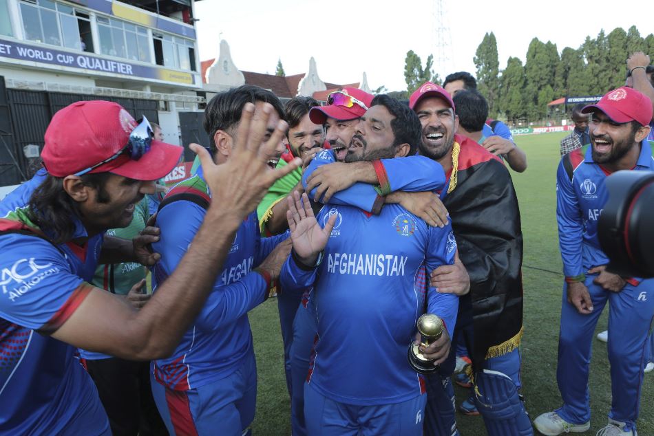 तालिबानी हमलों के बीच कैसे अफगानिस्तान में जीने की वजह बन रहा क्रिकेट