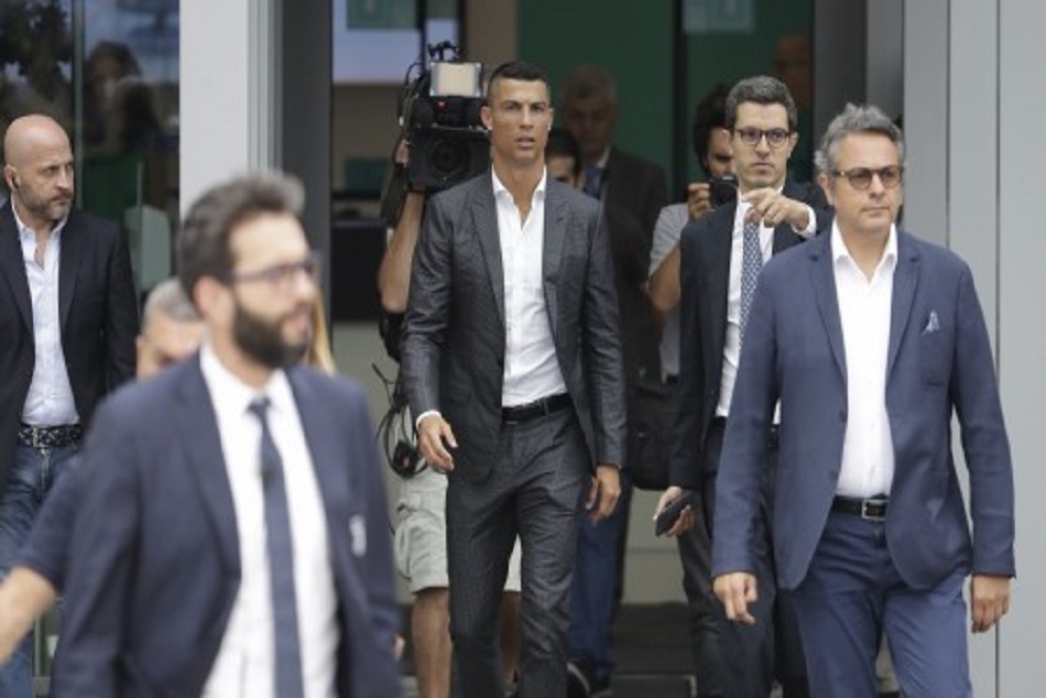 मुश्किल में पड़ सकते हैं फुटबॉल स्टार रोनाल्डो, अमेरिकी महिला ने लगाया रेप का आरोप